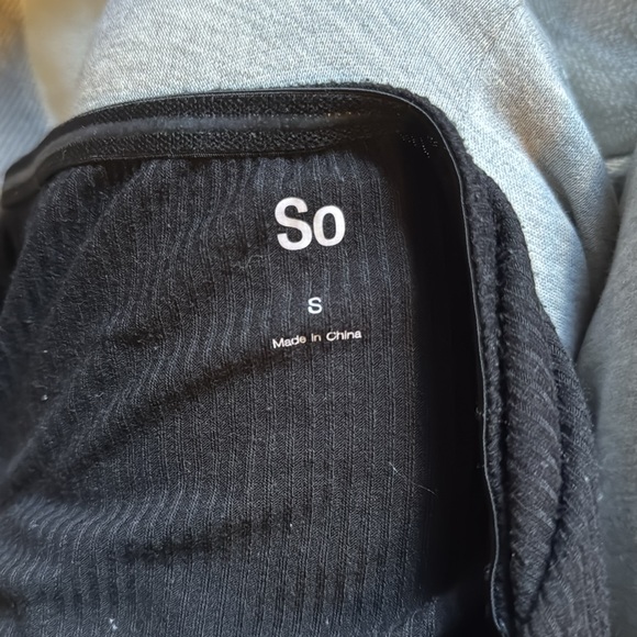 small SO off the shoulder crop top - Picture 3 of 3